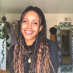 Meet your Posher, Hella